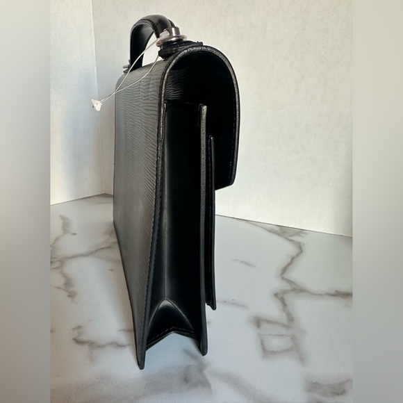 Authentic LOUIS VUITTON black Epi Monceau 28
Hand Bag 2way - Picture 6 of 15